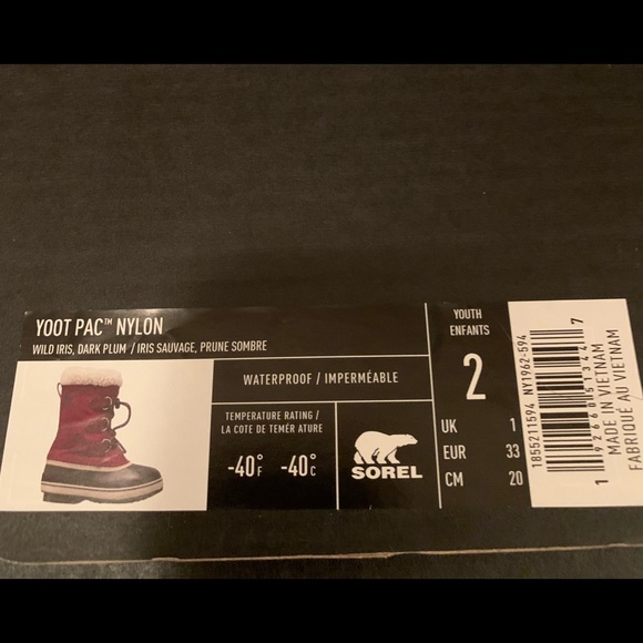 Kids-SOREL Snow boots in GREAT condition. WITH BOX - Picture 7 of 11